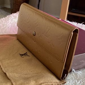 Authentic Louis Vuitton Vernis trifold wallet
